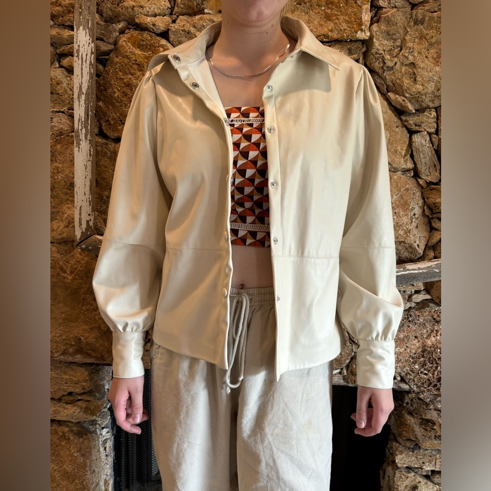 Faux leather long sleeves jacket. Cream color
